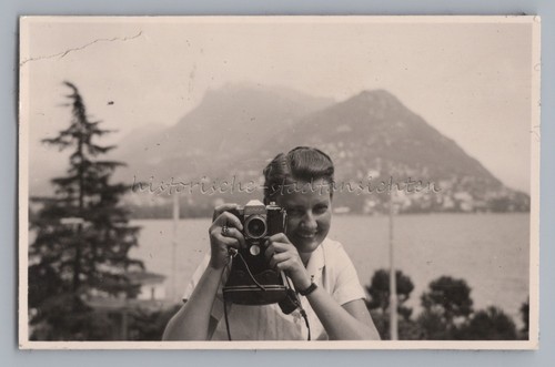 Frau mit fotokamera zeiss - fotokamera, ikon